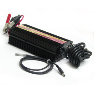 מטען מצברים 20A טעינה ב 3 שלבים Automatic 3 stage Charging, מיועד לטעינת מצברים 12 וולט, 12V  SC1220