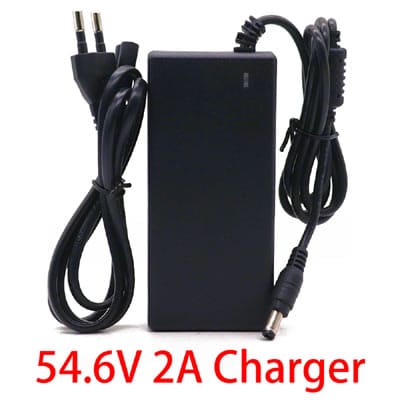 מטען לסוללה 48V לקורקינט ואופניים חשמליות מתח 54.6V פיה עגולה 5.5ממ לחיבור ישיר לסוללה
