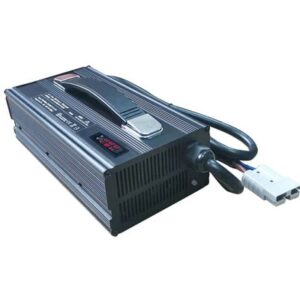 מטען מצברים 40A 12V טעינה רב שלבית לשמירה על המצבר מתאים למצבר של 12 וולט בלבד
